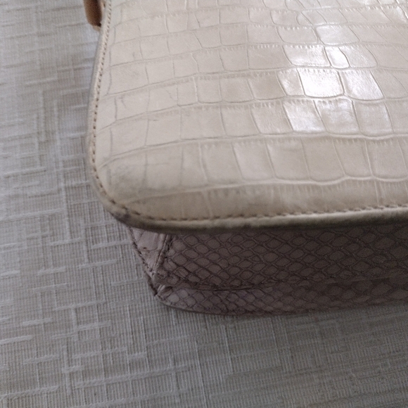 Henri Bendel Croc Embossed Leather Short Crossbody/Shoulder Purse - Picture 7 of 15